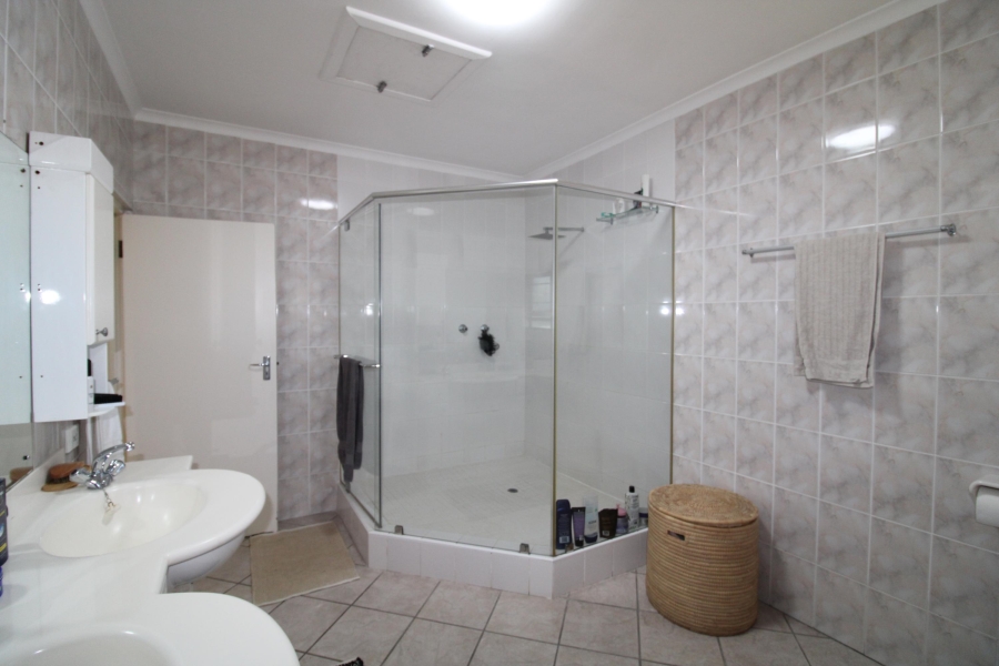 To Let 3 Bedroom Property for Rent in Somerset West Western Cape